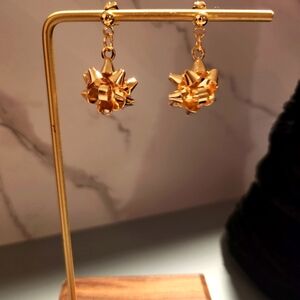 Gift bow earrings